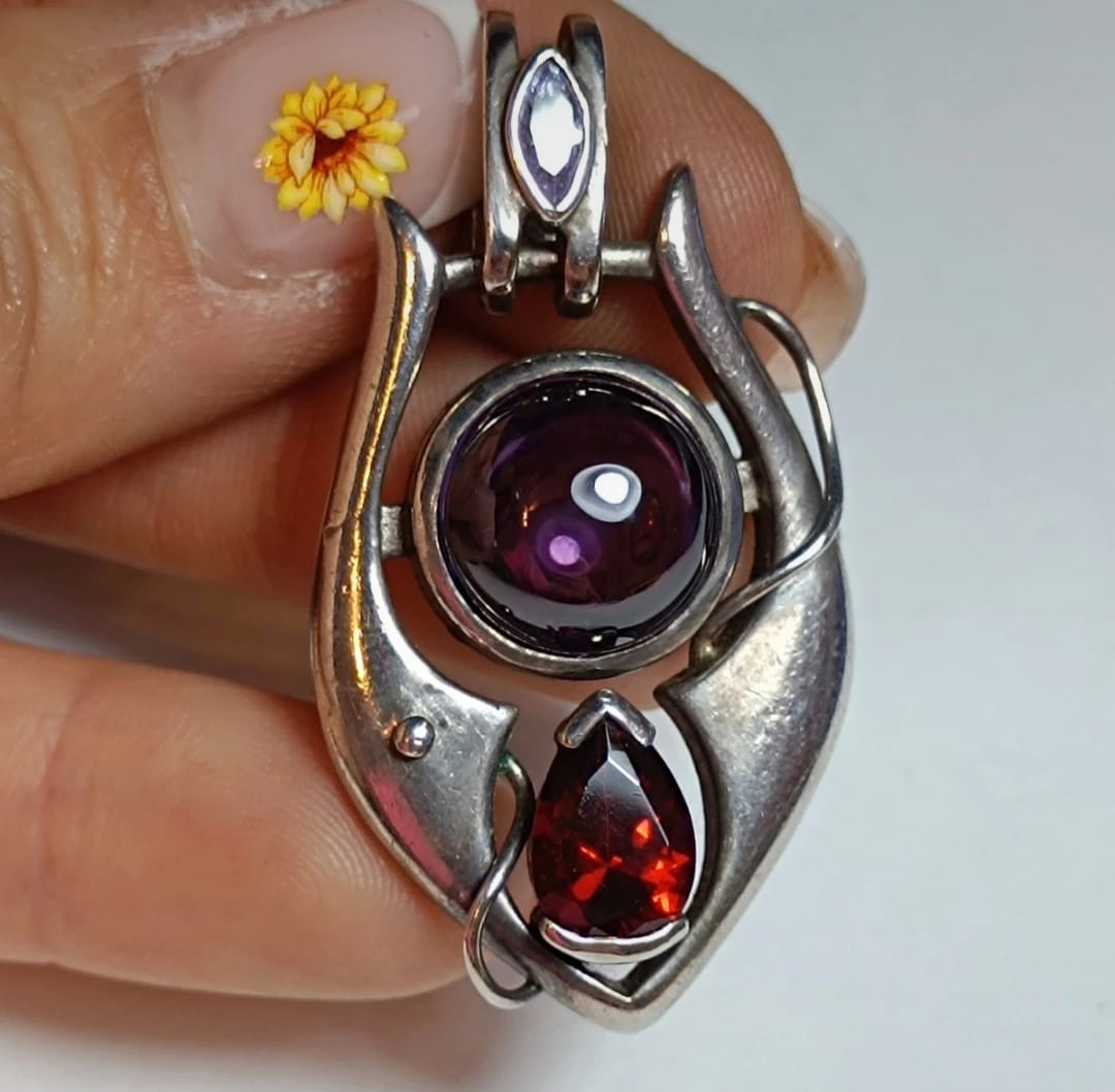 El Baúl de Anvicroba: joyas que cuentan historias y piedras con magia